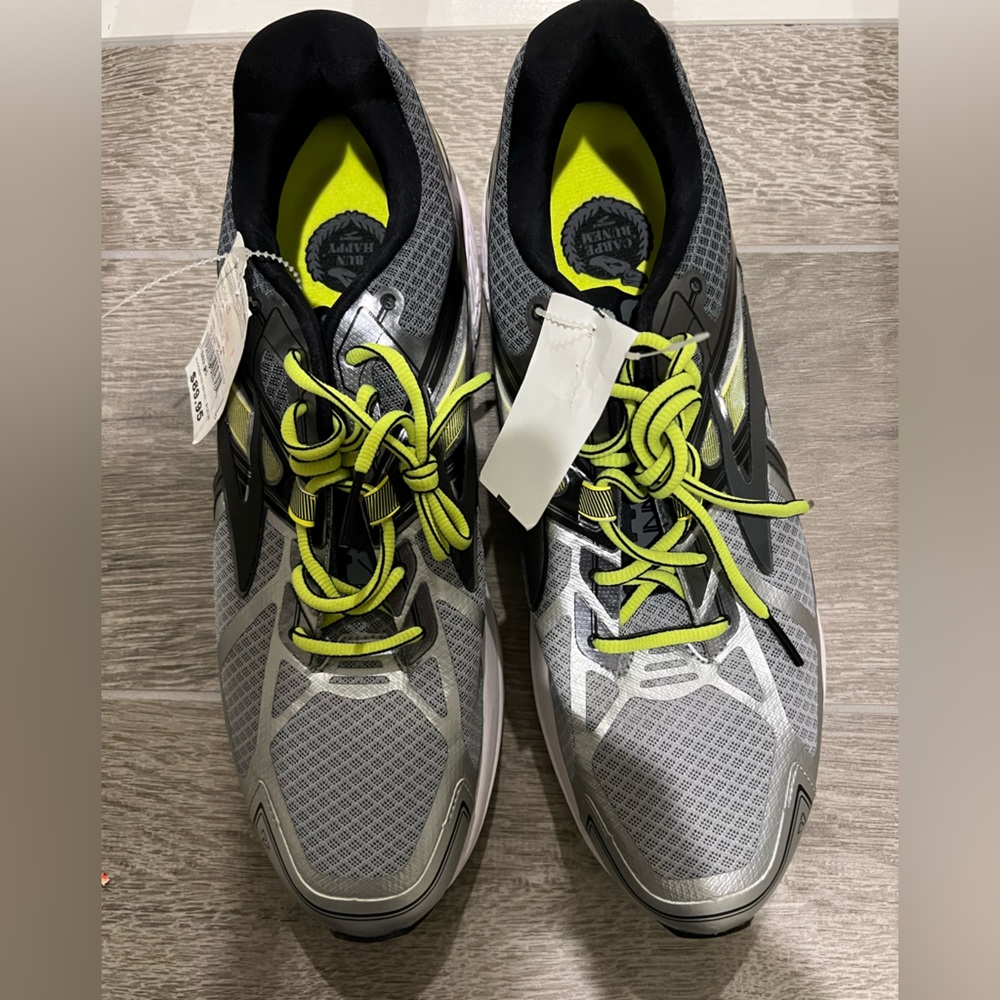 Brooks DNA sneakers